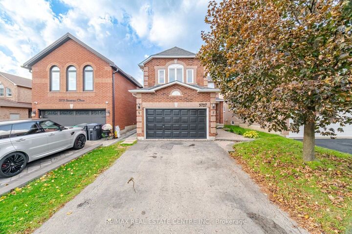 Property Photo:  3727 Althorpe Circle  ON L5N 7G5 