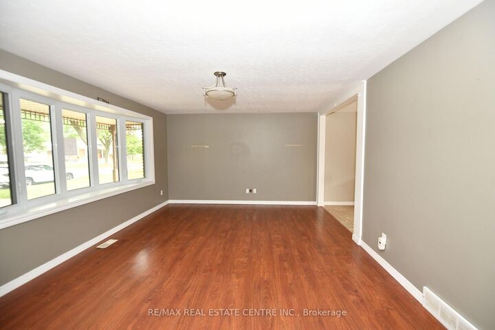 Property Photo:  37 Ebury Crescent  ON N6C 3E1 