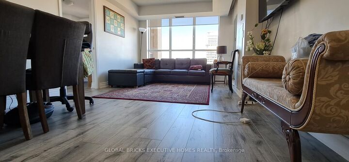 Property Photo:  4090 Living Arts Drive 1906  ON L5B 4M8 