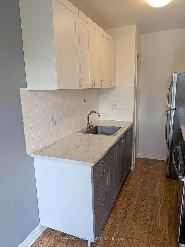 Property Photo: 35 Huron Heights Drive 15 ON L3Y 3J8