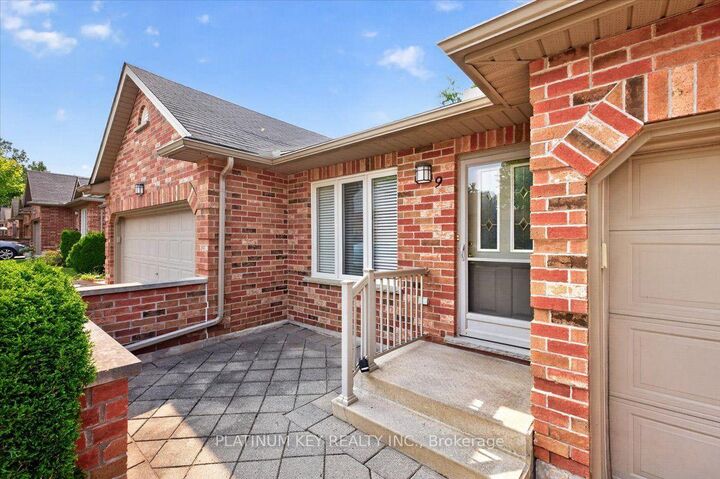 Property Photo:  43 Capulet Walk 9  ON N6H 5V4 