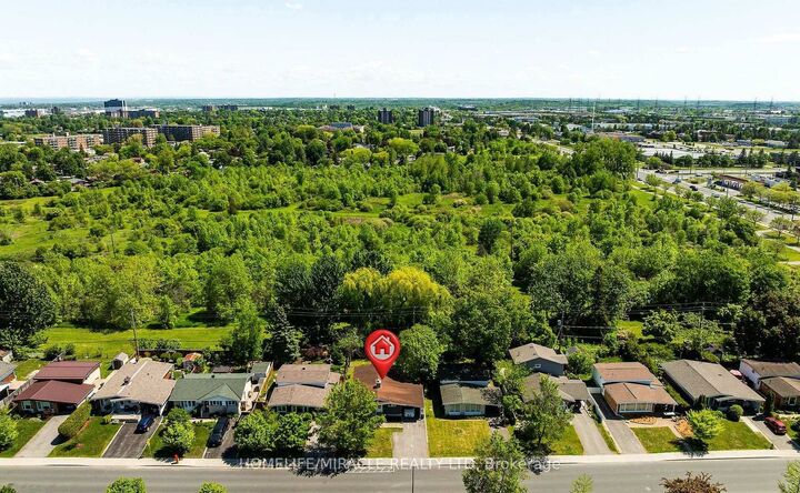 Property Photo:  2329 Ryder Street  ON K1H 6X4 