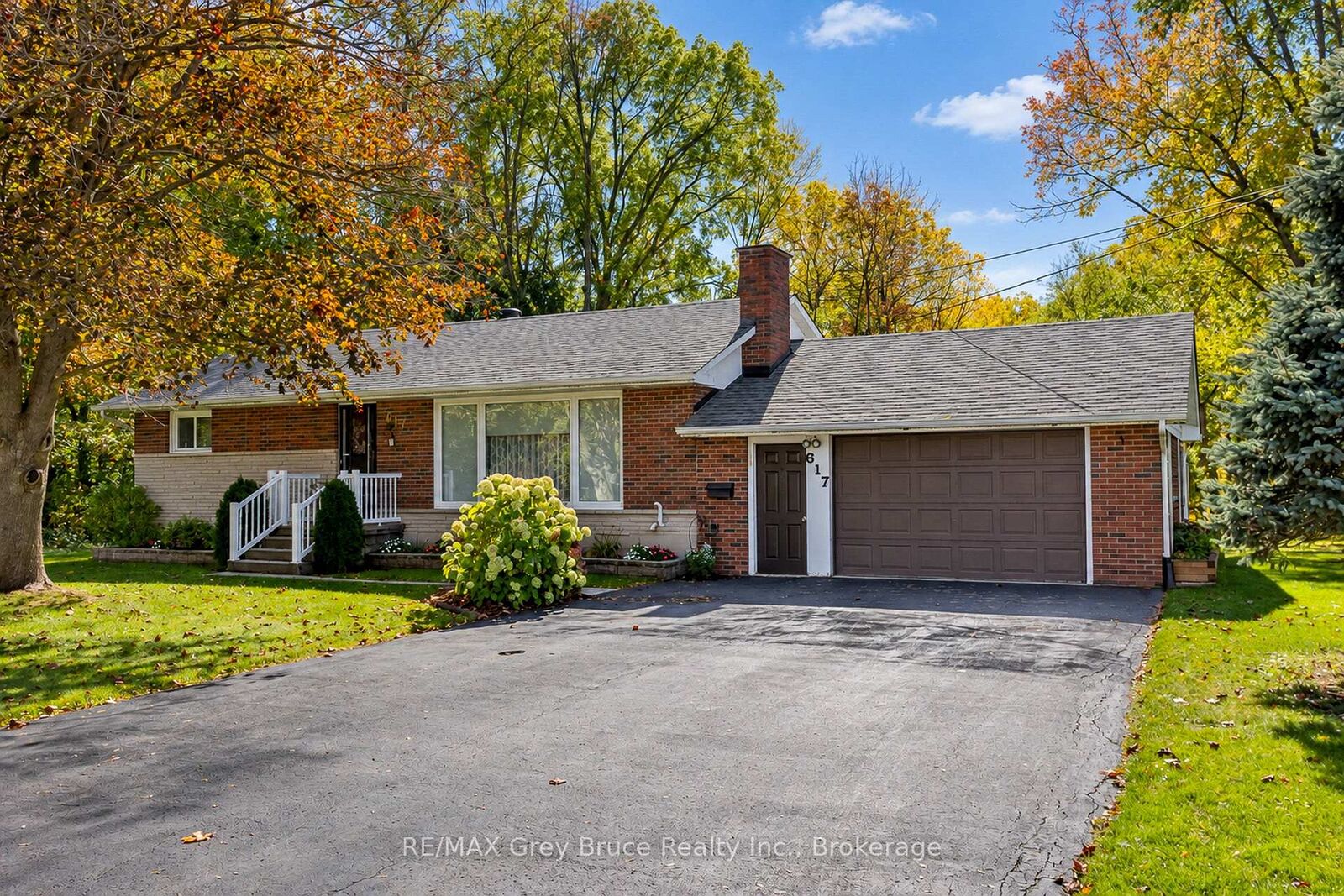 Property Photo: 617 17th Street W ON N4K 4B9