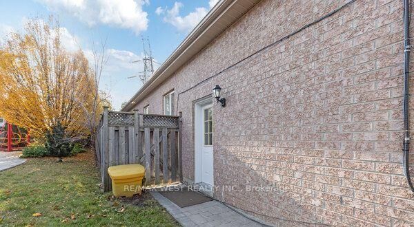 Property Photo:  47 Timber Lane  ON L4L 3J6 
