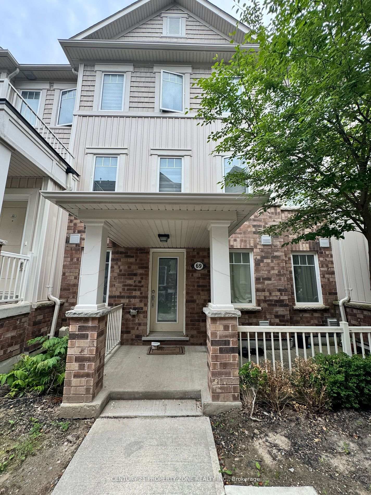 Property Photo:  2500 Hillrise Court 69  ON L1L 0M6 