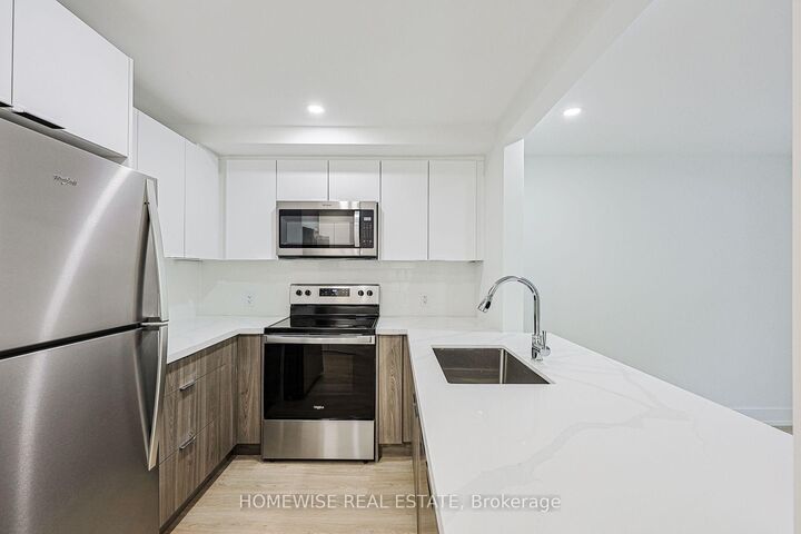 Property Photo:  100 Liberty Street N 7A  ON L1C 2M1 