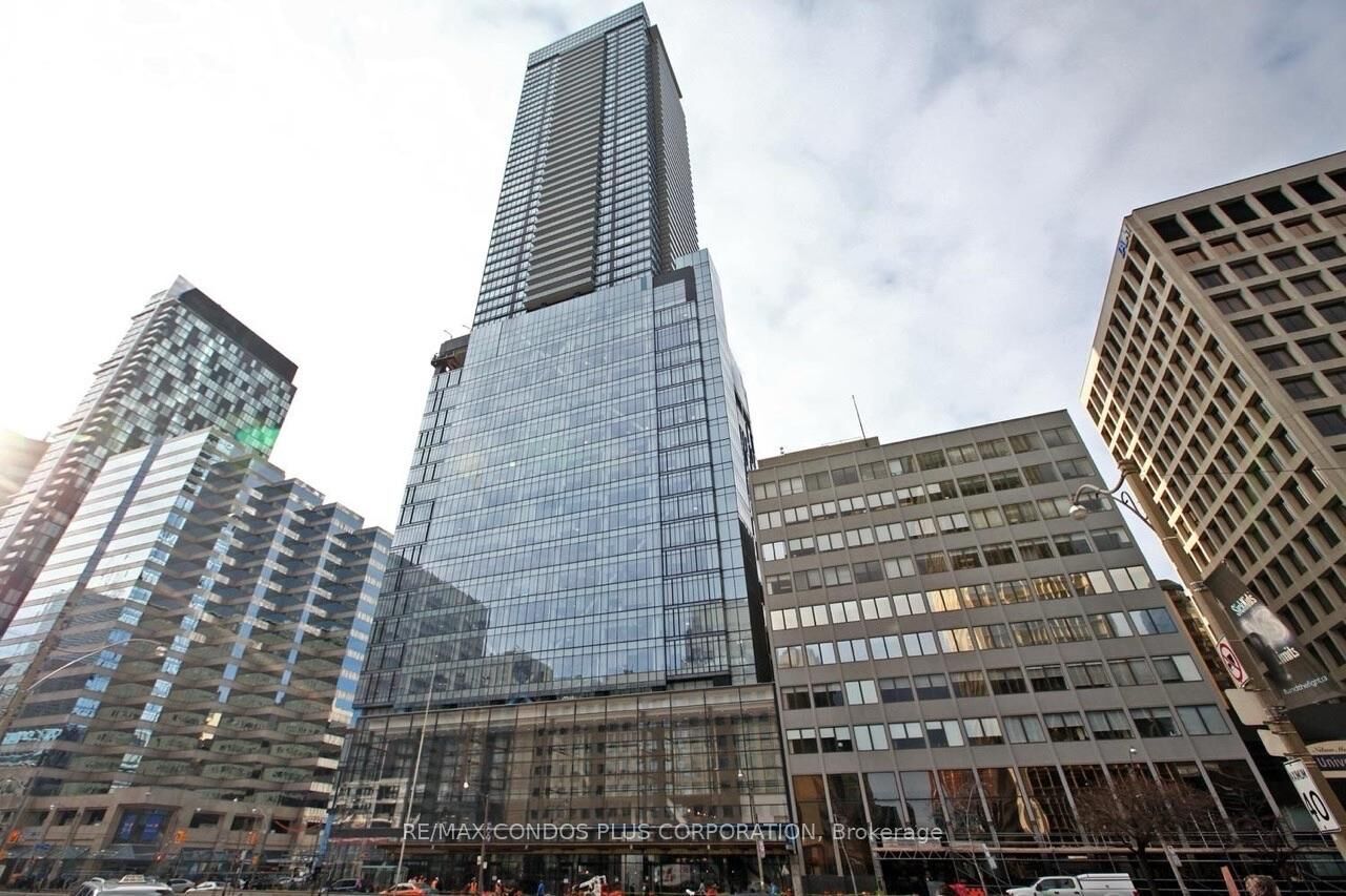 Property Photo:  488 University Avenue 3811  ON M5G 0C1 