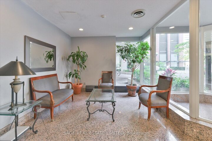 Property Photo: 25 Maitland Street 1004 ON M4Y 2W1