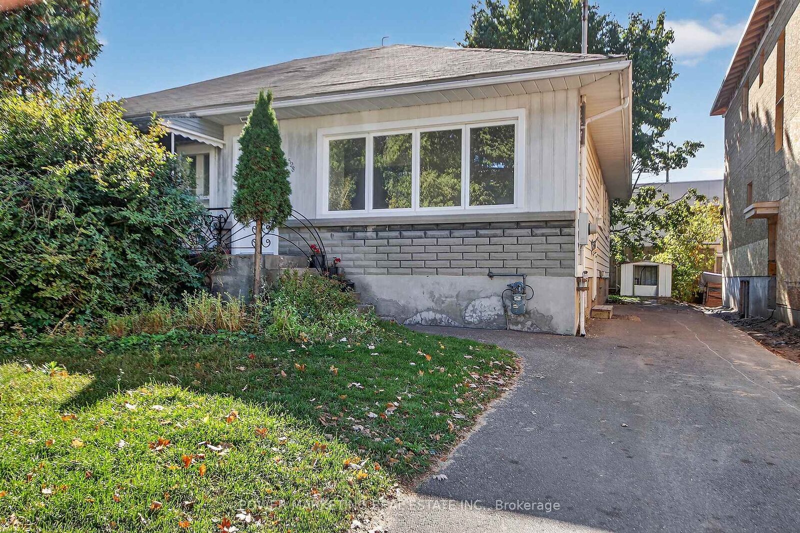 Property Photo:  528 Mutual Street  ON K1K 1C6 