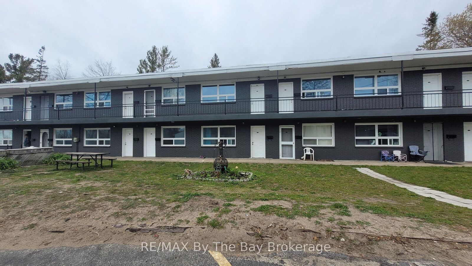 Property Photo:  280 River Road E A06  ON L9Z 2L7 