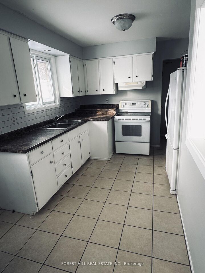 Property Photo:  30 Bernick Drive  ON L4M 5J5 