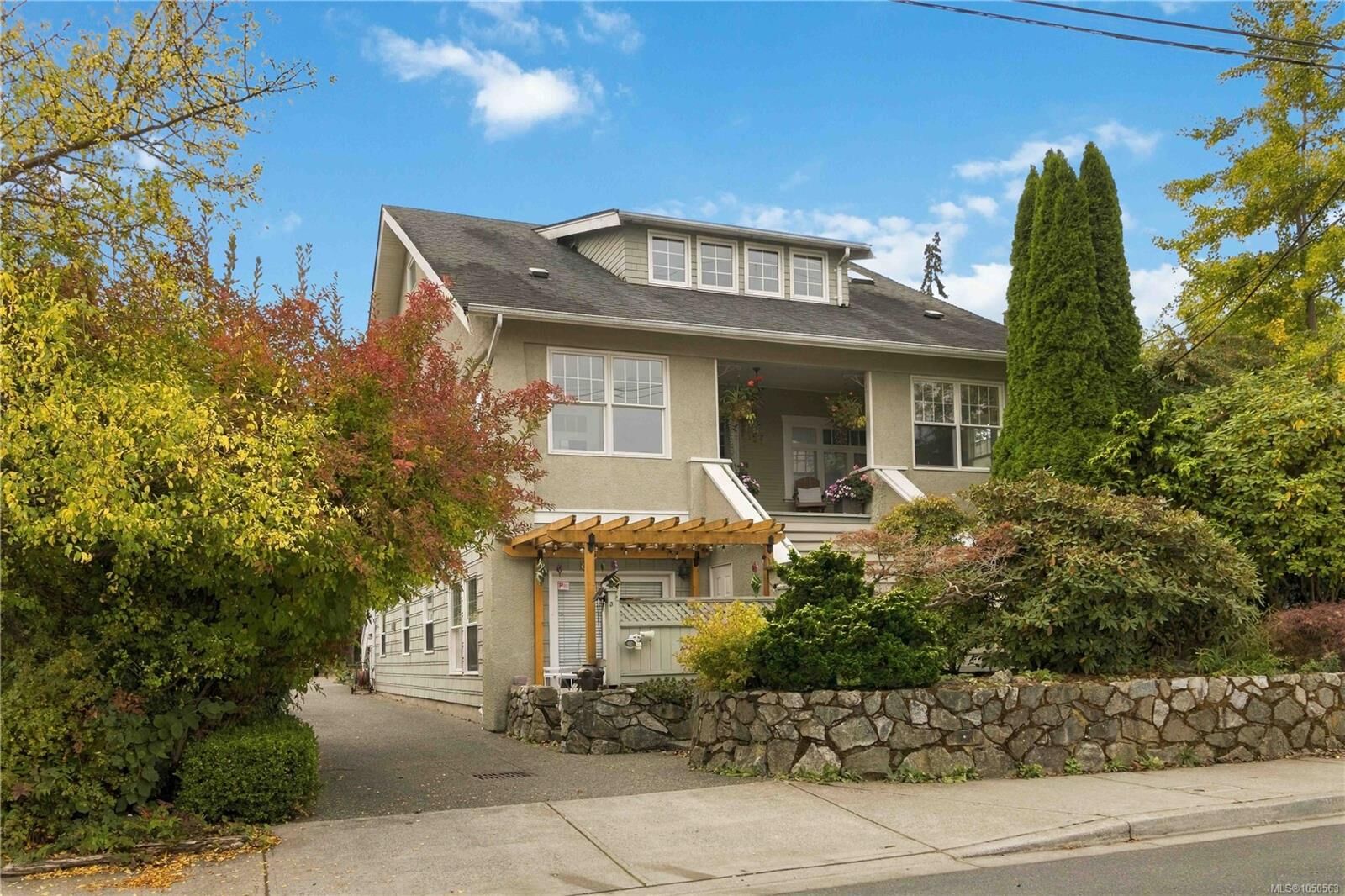 Property Photo:  1353 Grant St #4  BC V8R 1M2 
