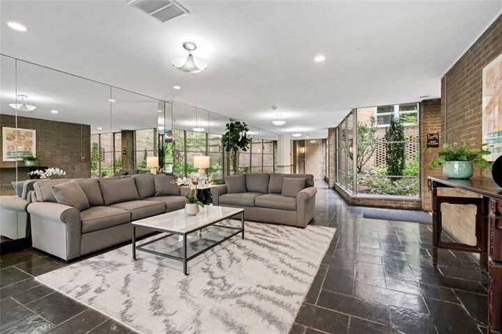 Property Photo:  5100 Fifth Avenue 402  PA 15232 