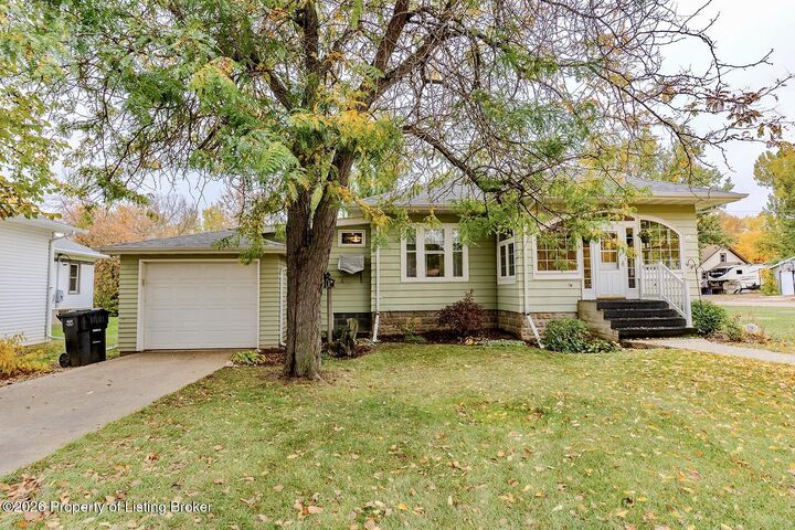 Property Photo:  211 Ertel Avenue  ND 58656 