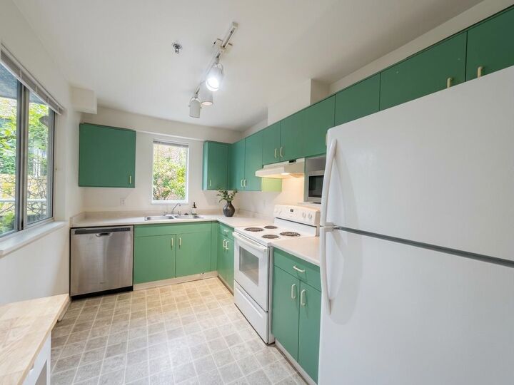Property Photo:  3720 W 8th Avenue 203  BC V6R 1Z3 
