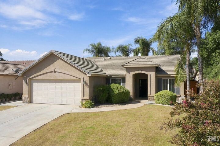 Property Photo: 1005 Oshkosh Court CA 93312
