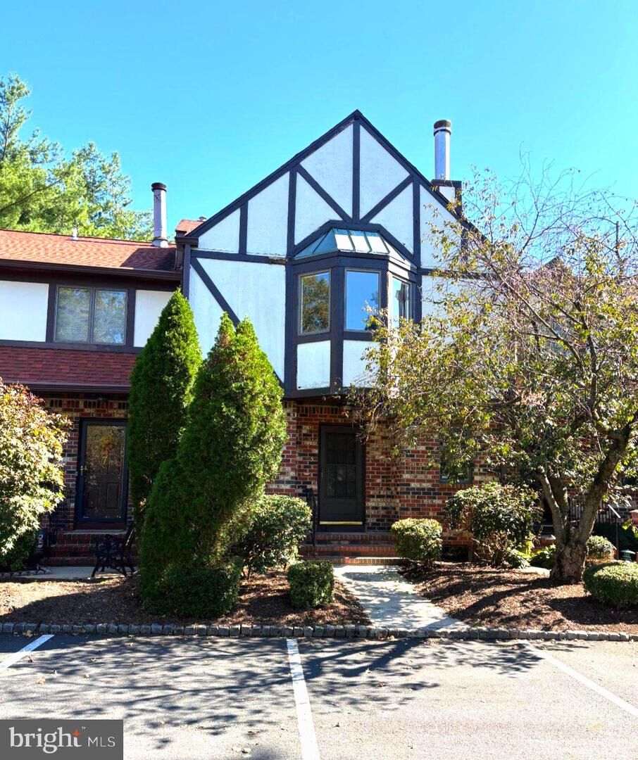 Property Photo:  5 Tudor Court  NJ 08628 