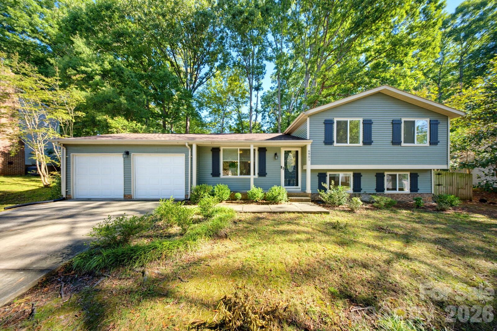 Property Photo:  6901 Rollingridge Drive  NC 28211 