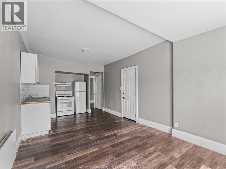 Property Photo:  446 Wyandotte Street West  ON N9A 5X4 