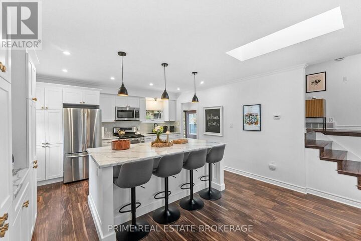 Property Photo:  45 Cheviot Place  ON N6C 4Z1 