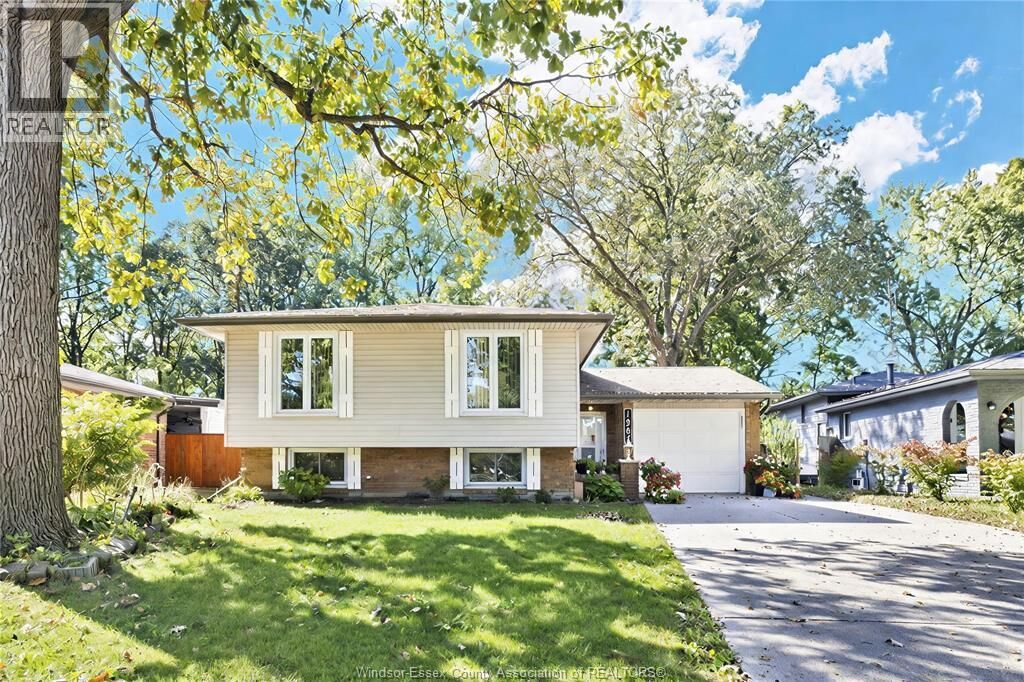 Property Photo:  1367 Isabelle Place  ON N8S 4J4 