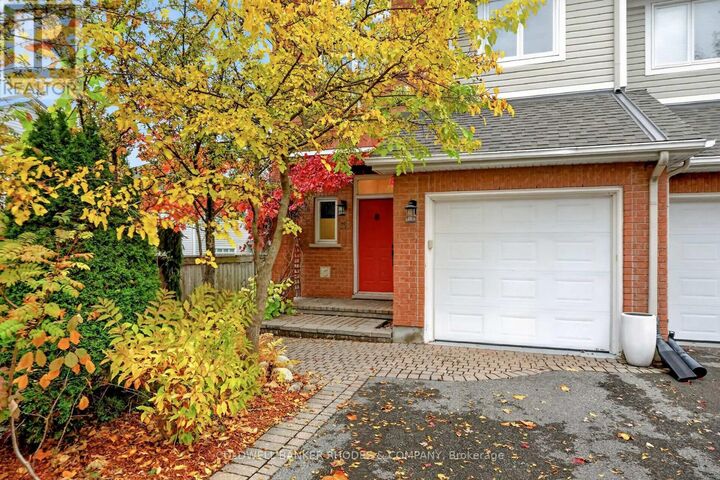 Property Photo:  62 Sonata Place  ON K1G 6H2 