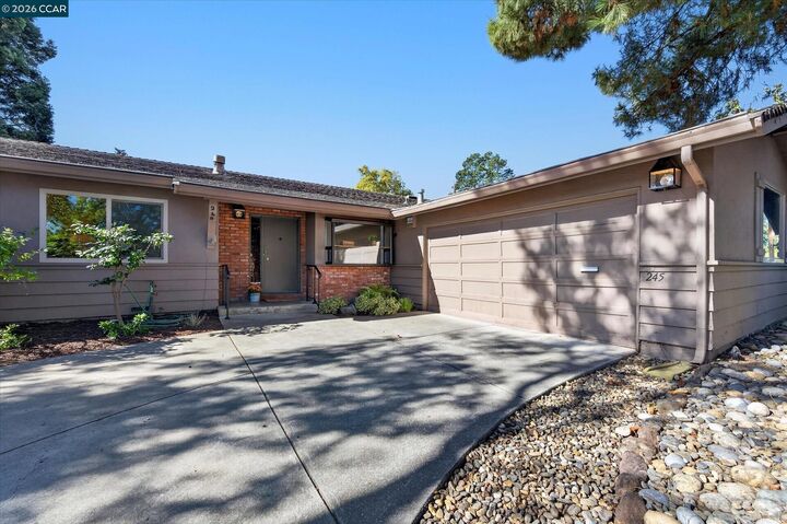 Property Photo: 245 Pickering Pl CA 94598