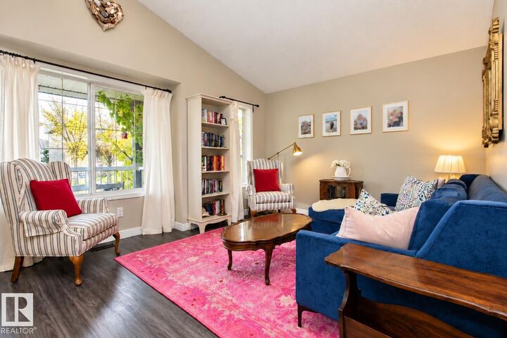 Property Photo:  2811 25 Street NW  AB T6T 2A3 