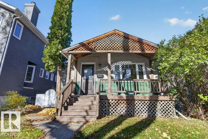 Property Photo:  9742 88 Avenue NW  AB T6E 2P9 