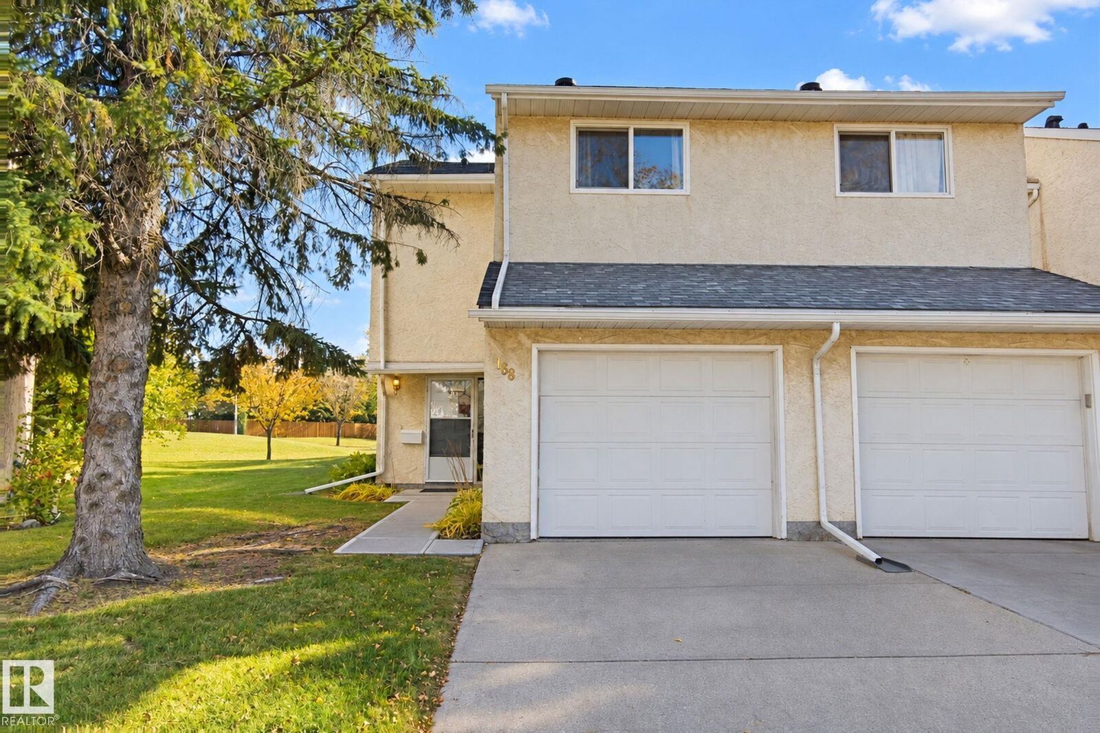 Property Photo:  168 Callingwood Place NW  AB T5T 2C6 
