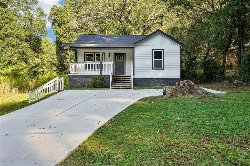 Property Photo: 665 S Eugenia Place NW GA 30318