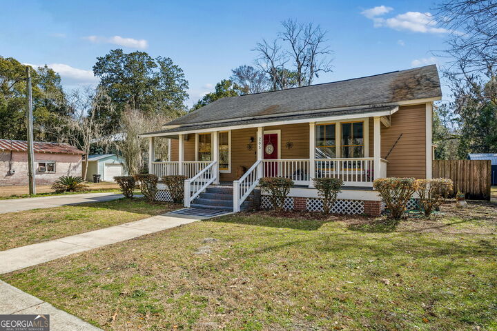 Property Photo: 205 W 3rd Street GA 31569