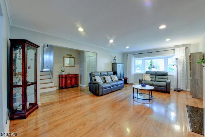 Property Photo:  10 Lynn Dr  NJ 07081 