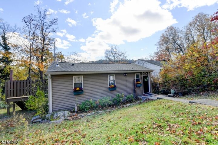 Property Photo:  9 Woods Rd  NJ 07826 