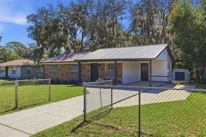 Property Photo:  330 Brooklyn Avenue  FL 32763 