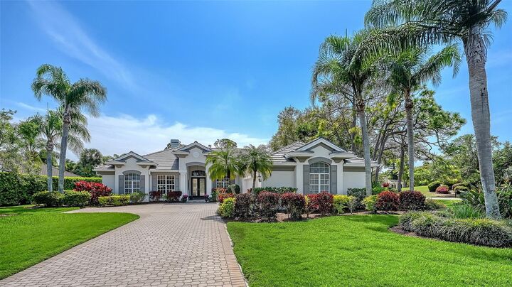 Property Photo: 642 Trenton Way FL 34229
