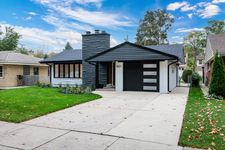 Property Photo:  621 N Hamlin Avenue  IL 60068 