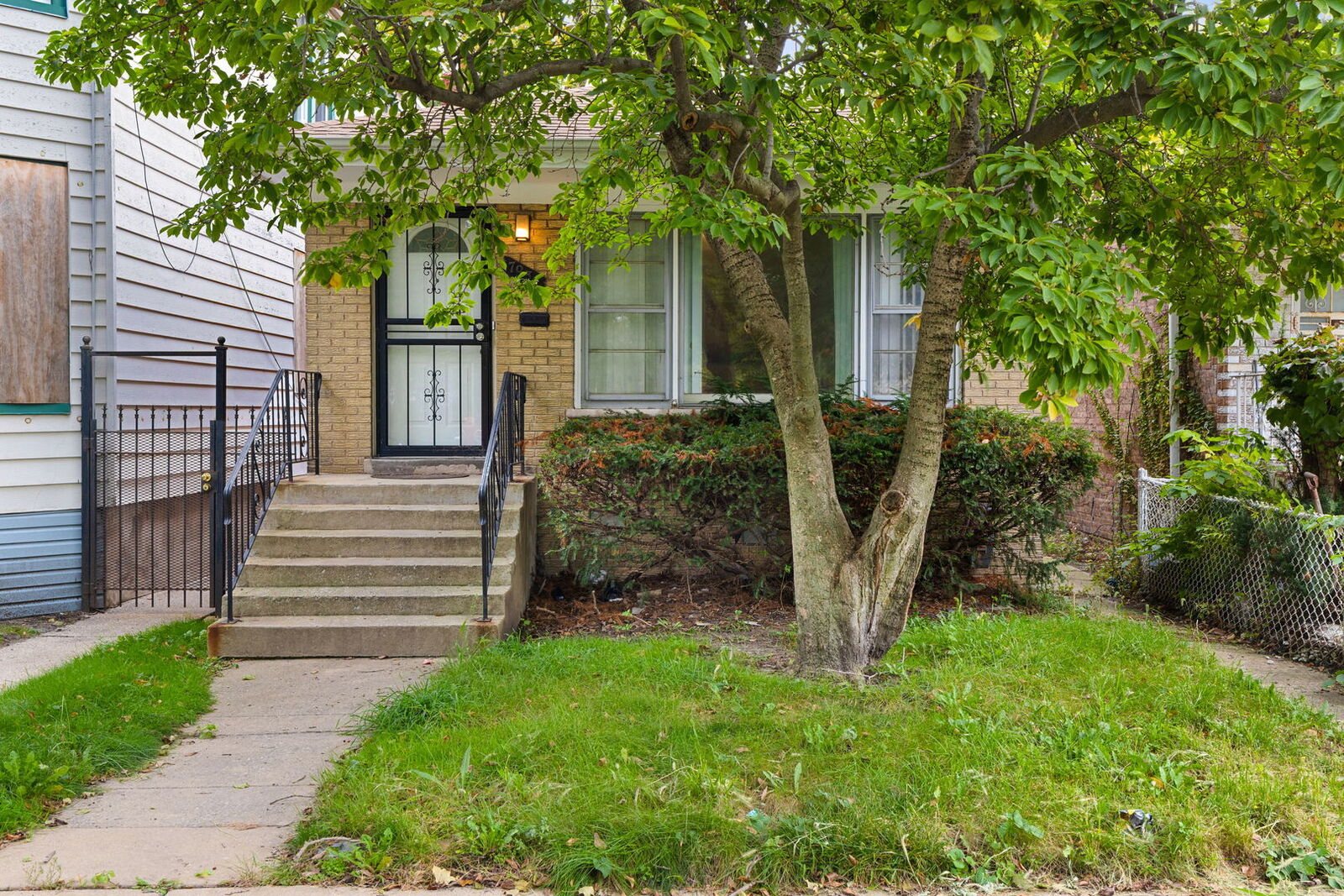 Property Photo:  7935 S East End Avenue  IL 60617 
