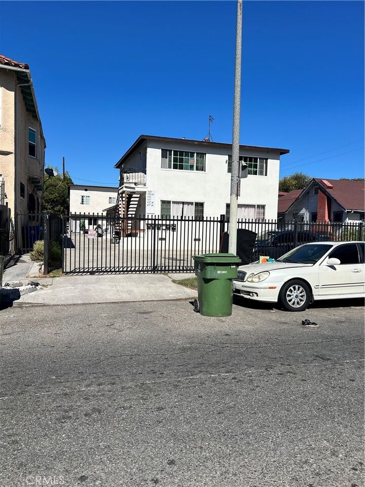 Property Photo:  435 W 79th  CA 90003 