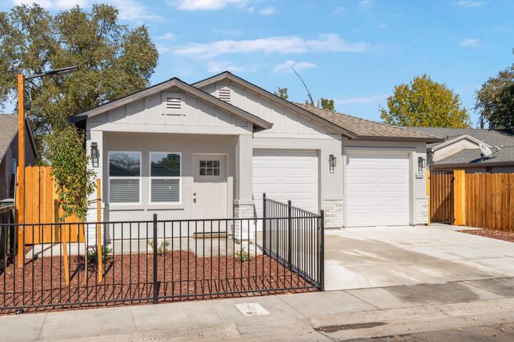 Property Photo:  1025 Las Palmas Avenue  CA 95815 