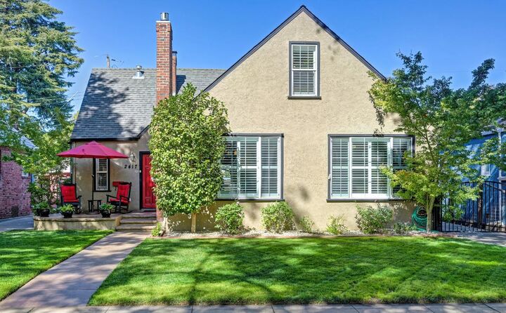 Property Photo:  2417 6th Avenue  CA 95818 