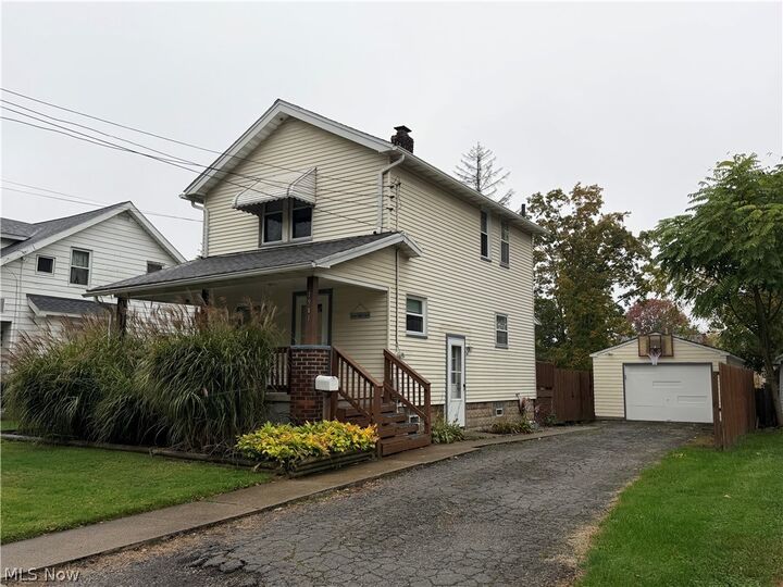 Property Photo:  1541 Bonnie Brae Avenue NE  OH 44483 