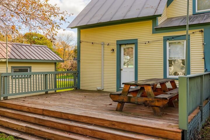 Property Photo:  80 Gillette Street  VT 05001 