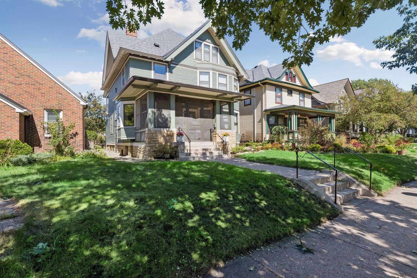 Property Photo:  1089 Lincoln Avenue  MN 55105 