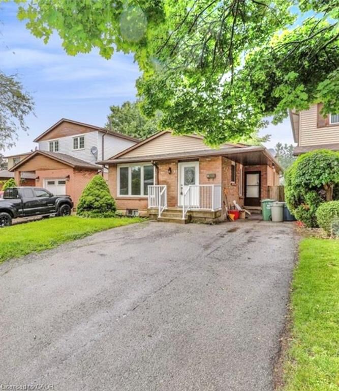 Property Photo:  35 Megna Court 1  ON L9C 6Y6 