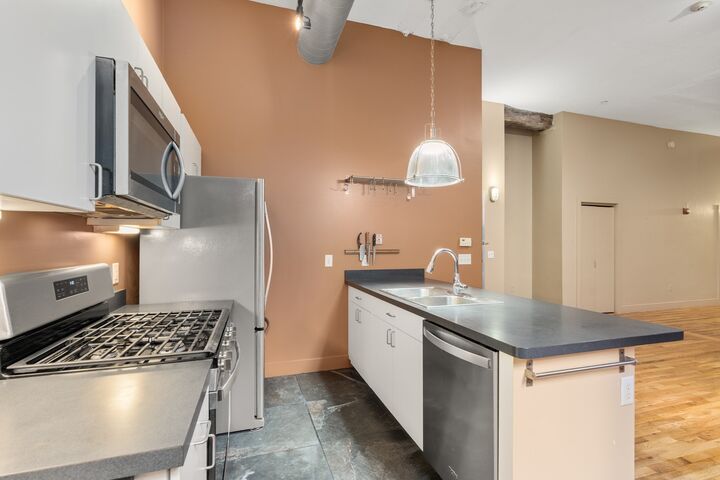 Property Photo:  13-17 Willow St 205  MA 01901 