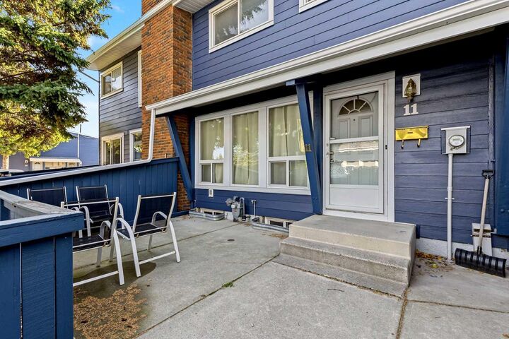 Property Photo:  5315 53 Avenue NW 11  AB T3A 2E7 
