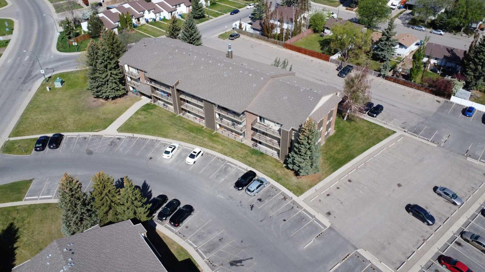 Property Photo:  405 Columbia Boulevard W 107  AB T1K 5R8 