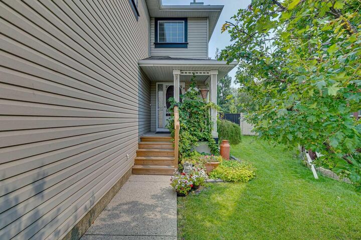 Property Photo:  248 Douglas Ridge Green SE  AB T2Z 2T4 