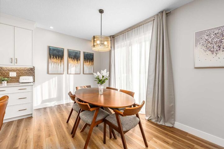 Property Photo:  20 Carringham Heights NW  AB T3P 1V4 